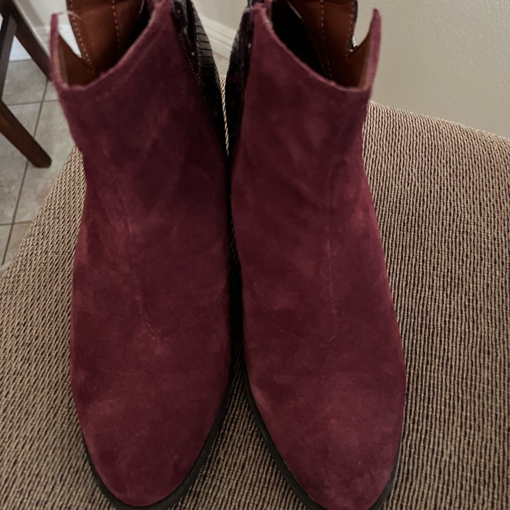 Vionic Women's Ankle Boots - Rich Burgundy Suede